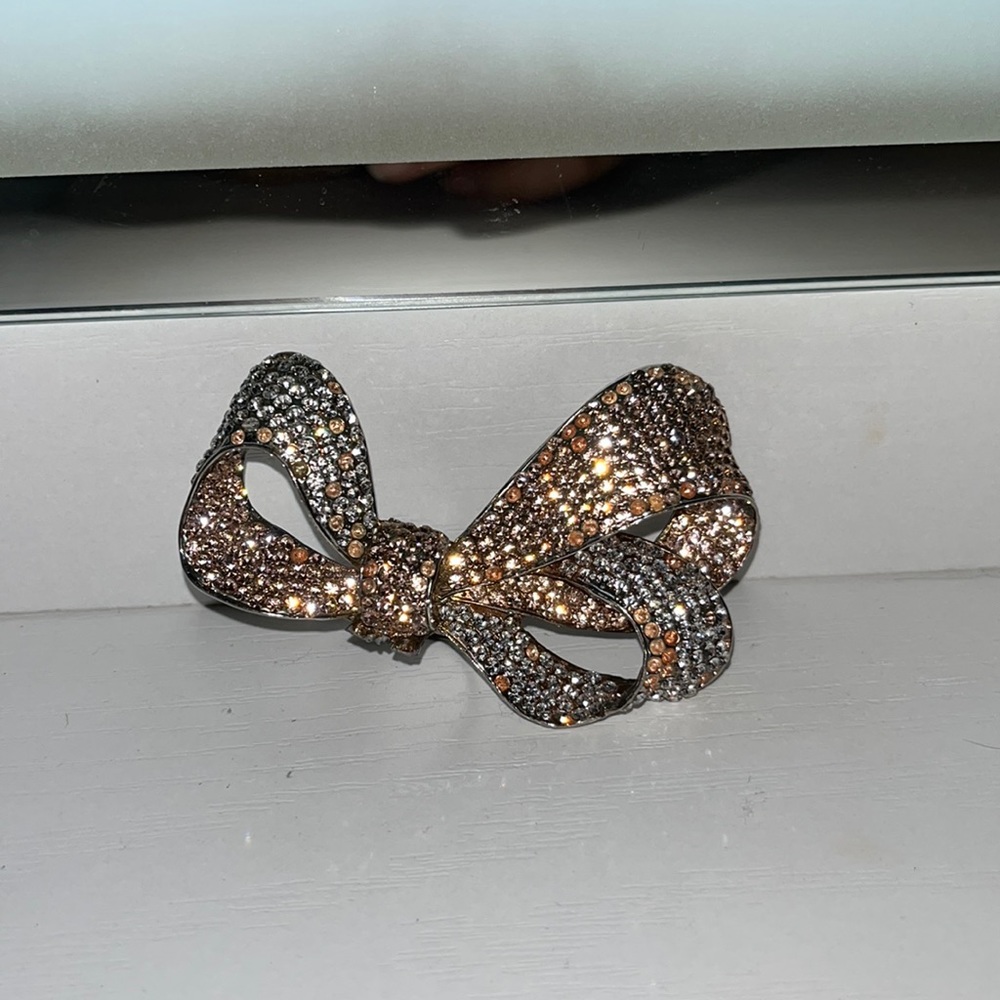Big bow ring!